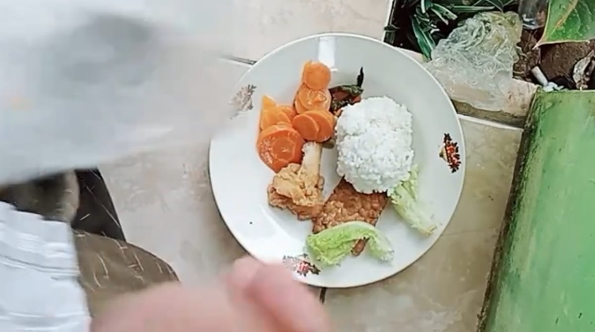 Diduga Porsi MBG di Desa Cukang Genteng, Jauh Dari Standard BGN