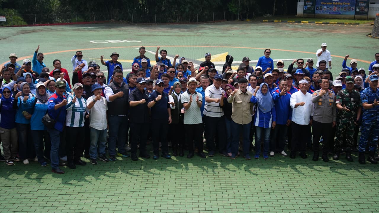 KDS dan Serikat Buruh Tanam 12 Ribu Bibit Pohon