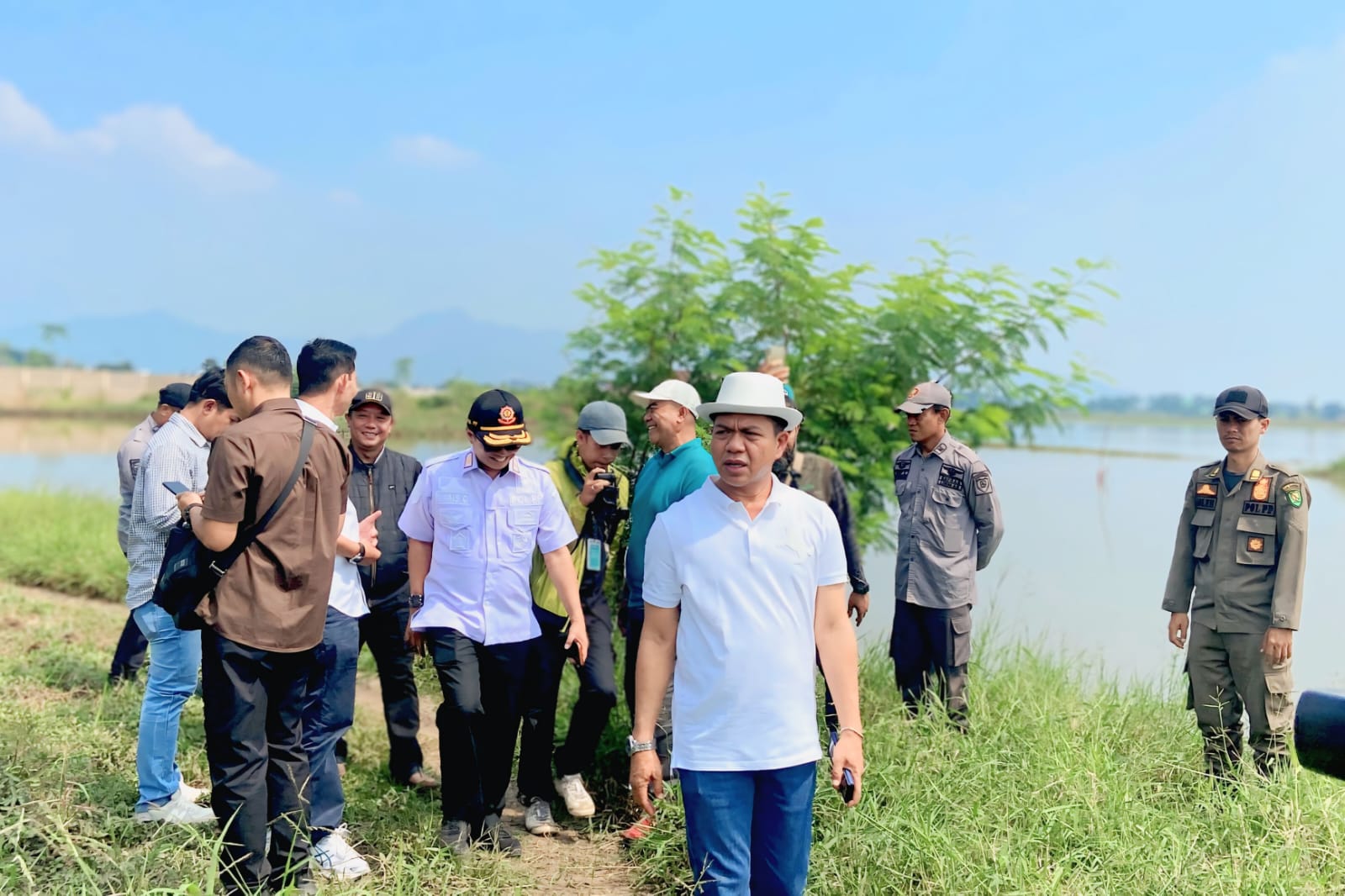 Bupati Bandung Tinjau Normalisasi Sungai Cilisungan, Fokus Atasi Banjir Tegalluar