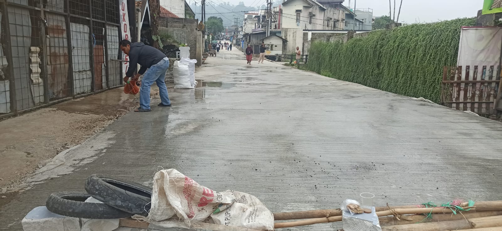 Terimakasih Warga Disampaikan Buat KDS,  Jalan Rusak Kini Sudah Mulus dan Mantap Untuk Dilalui