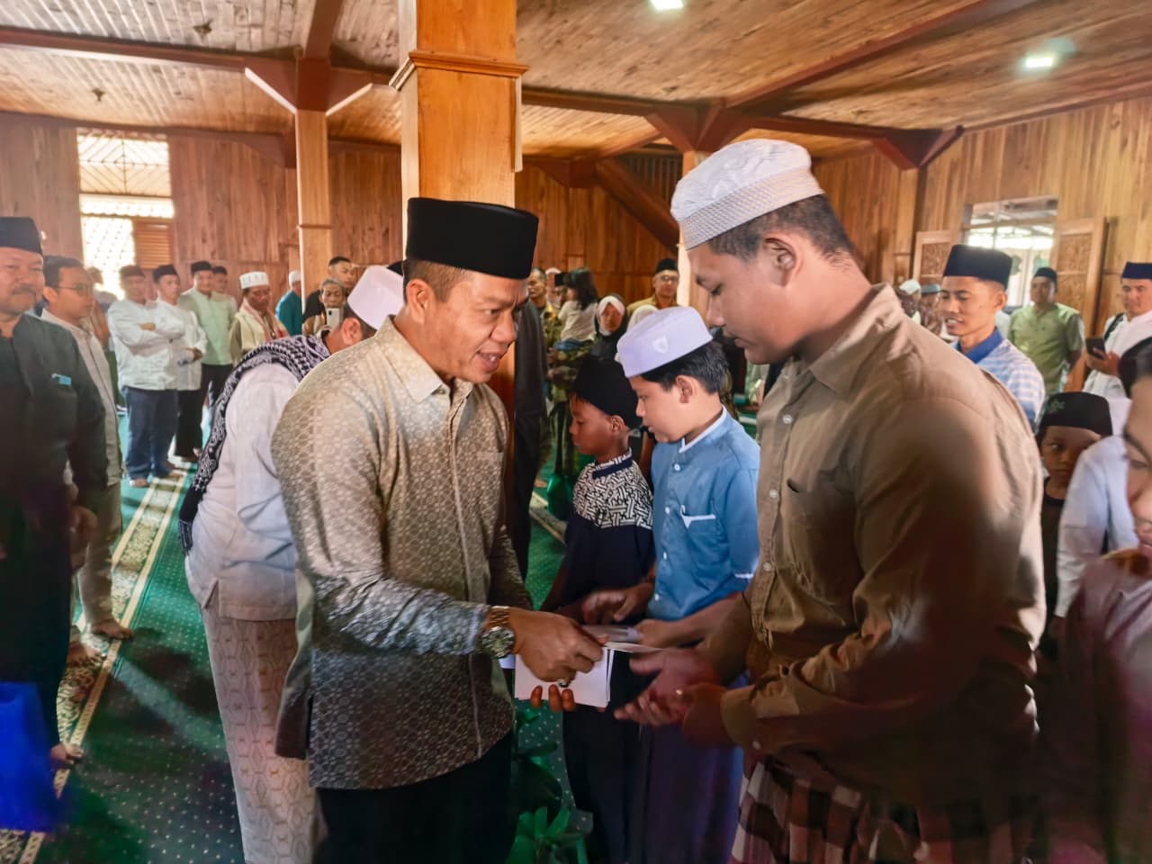 Di Kampung Mahmud, KDS Pastikan Insentif Guru Ngaji Tetap Aman
