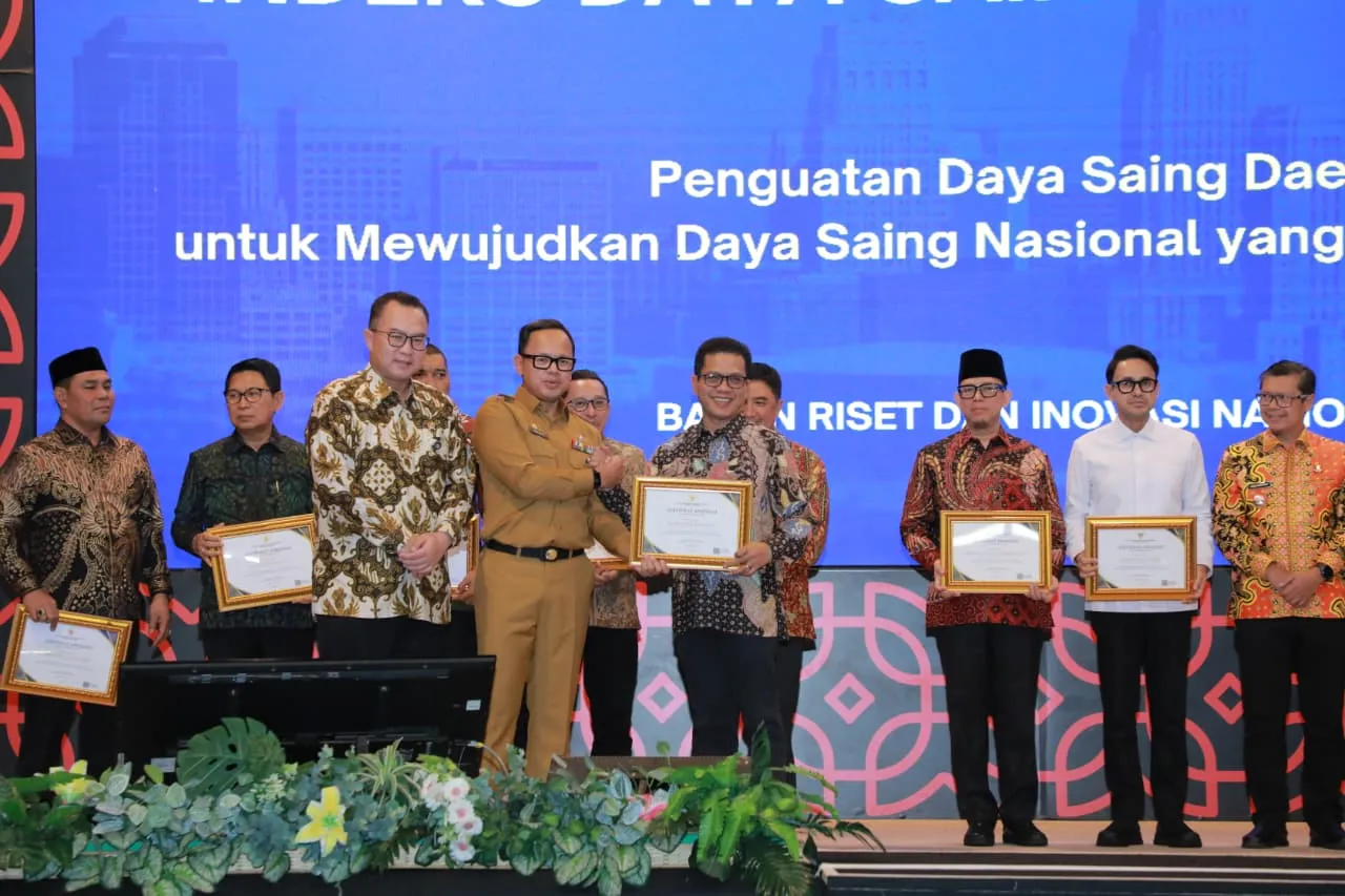 Dinilai Berhasil Perkuat Inovasi Daerah, Bupati Bandung Raih Penghargaan BRIN